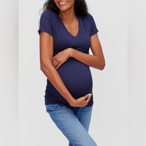 V-NECK SIDE RUCHED MATERNITY TEE